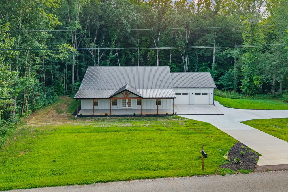 4151 Southside Rd Southside, TN 37171