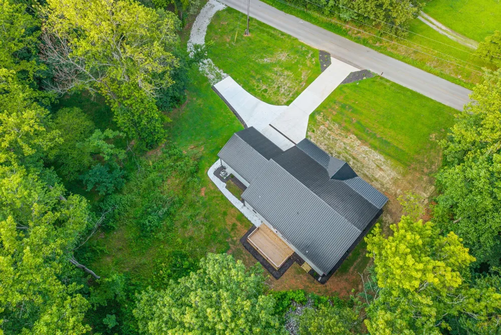 4151 Southside Rd Southside, TN 37171