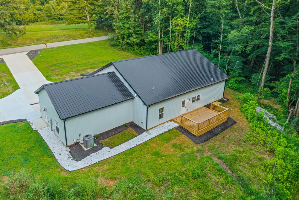 4151 Southside Rd Southside, TN 37171