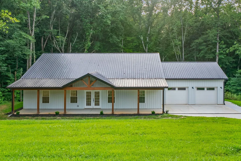 4151 Southside Rd Southside, TN 37171