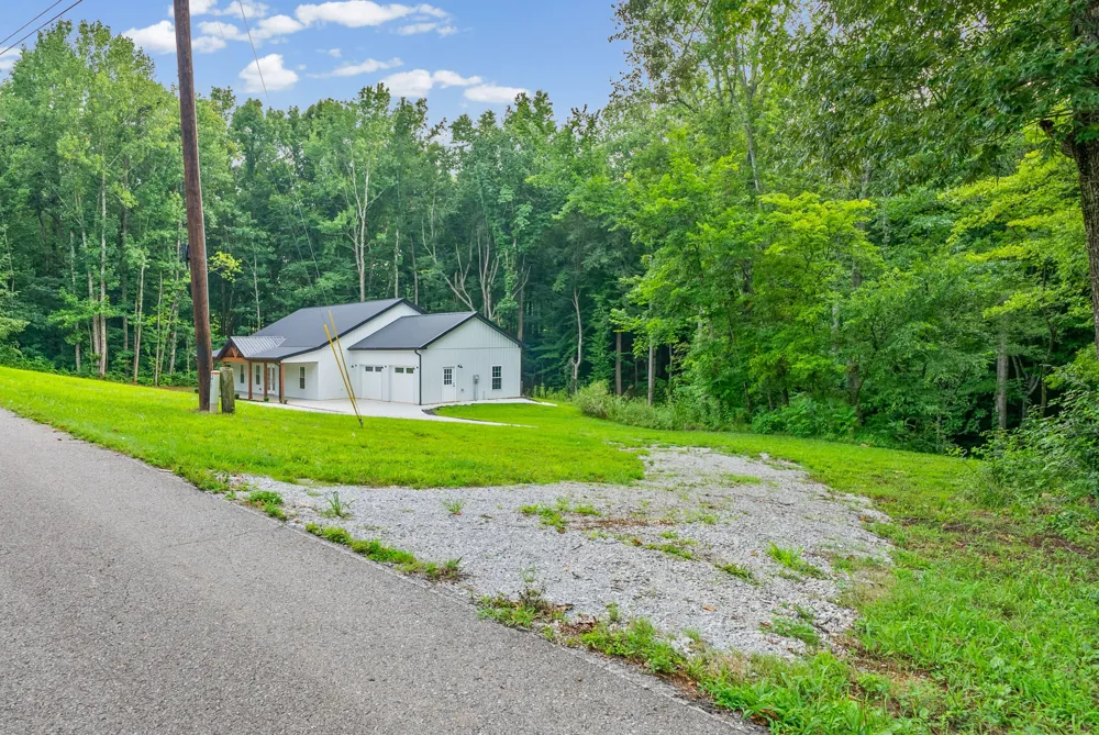 4151 Southside Rd Southside, TN 37171