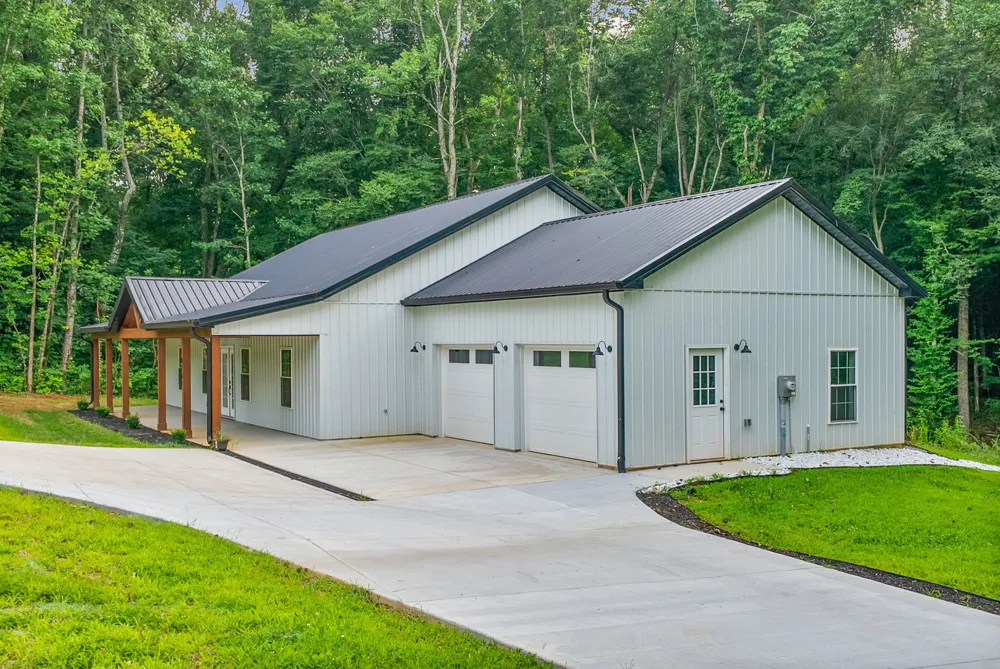 4151 Southside Rd Southside, TN 37171