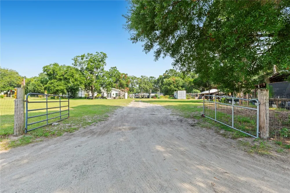 85276 HARTS ROAD Yulee, FL 32097