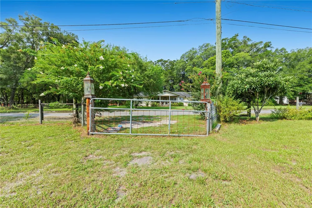 85276 HARTS ROAD Yulee, FL 32097