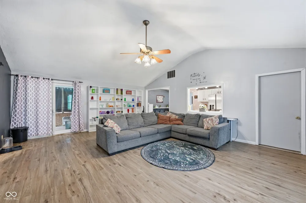 5670 S Rowena Court Pendleton, IN 46064