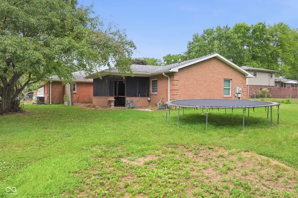 5670 S Rowena Court Pendleton, IN 46064