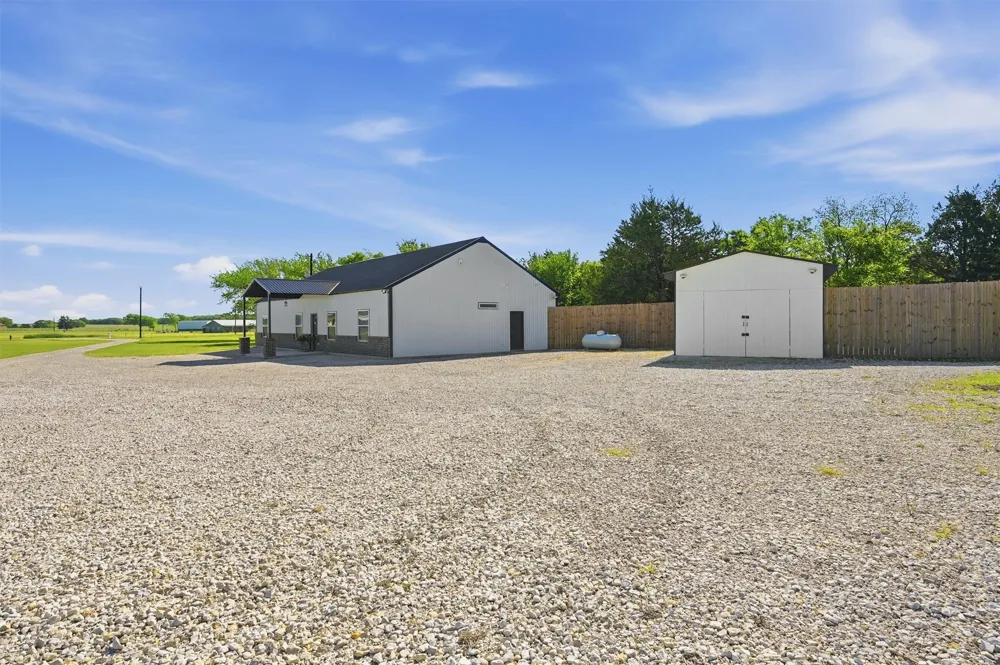 210 County Road 2184 Gainesville, TX 76240