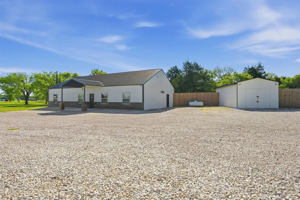 210 County Road 2184 Gainesville, TX 76240