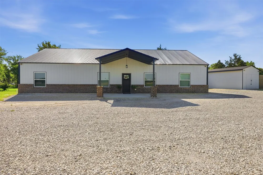 210 County Road 2184 Gainesville, TX 76240
