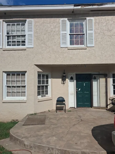 1512 Crescent Drive