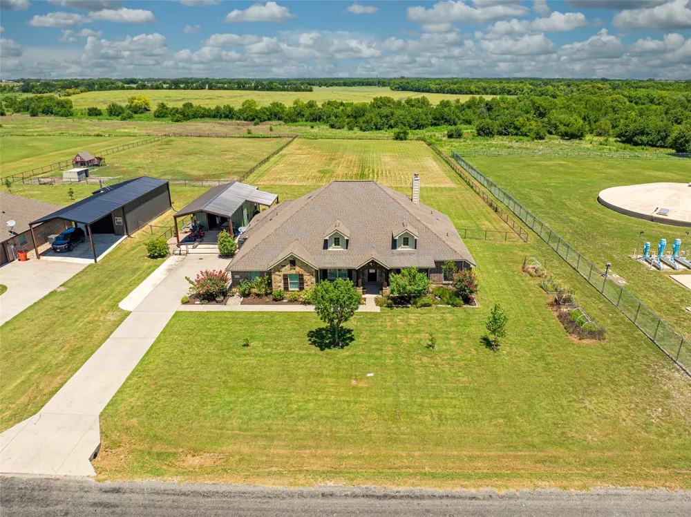 21867 County Road 820 Farmersville, TX 75442