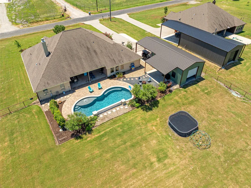 21867 County Road 820 Farmersville, TX 75442