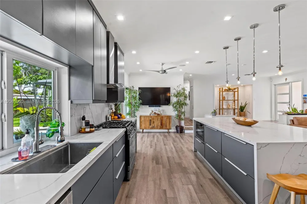1871 NE 186th St North Miami Beach, FL 33179