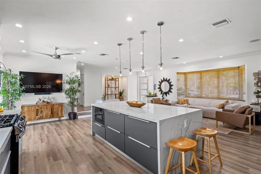 1871 NE 186th St North Miami Beach, FL 33179
