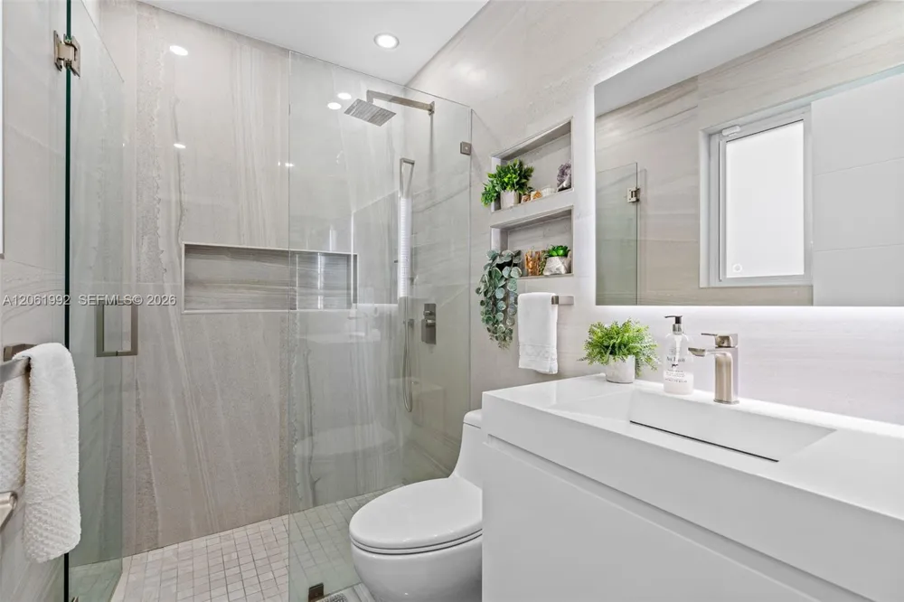 1871 NE 186th St North Miami Beach, FL 33179