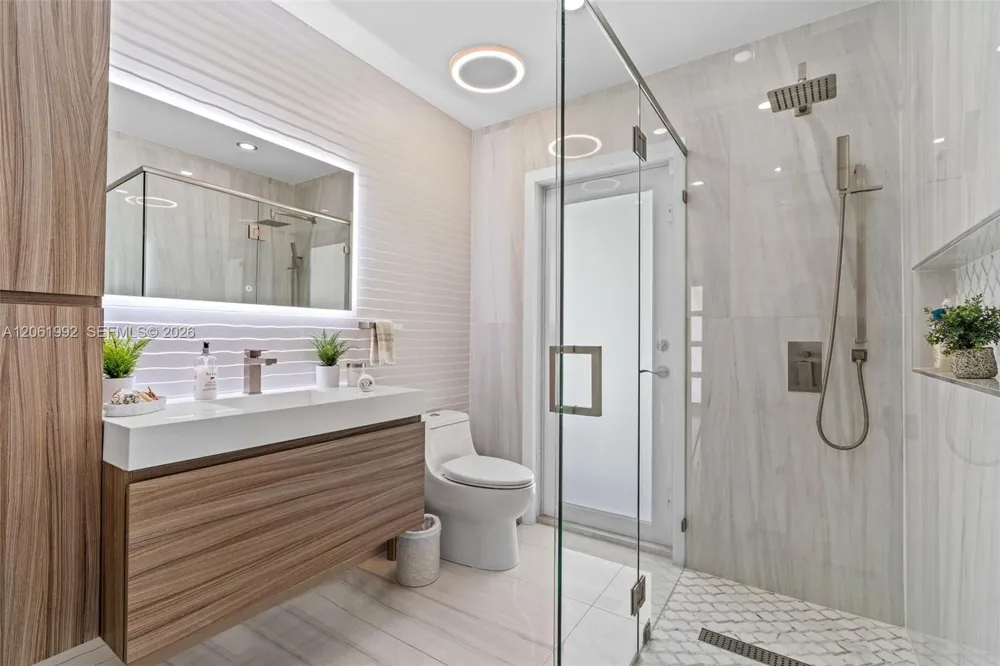 1871 NE 186th St North Miami Beach, FL 33179