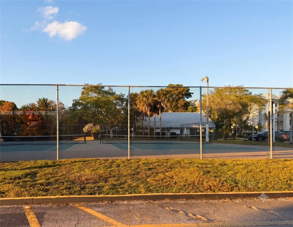 731 Pine Island Rd #102 Plantation, FL 33324