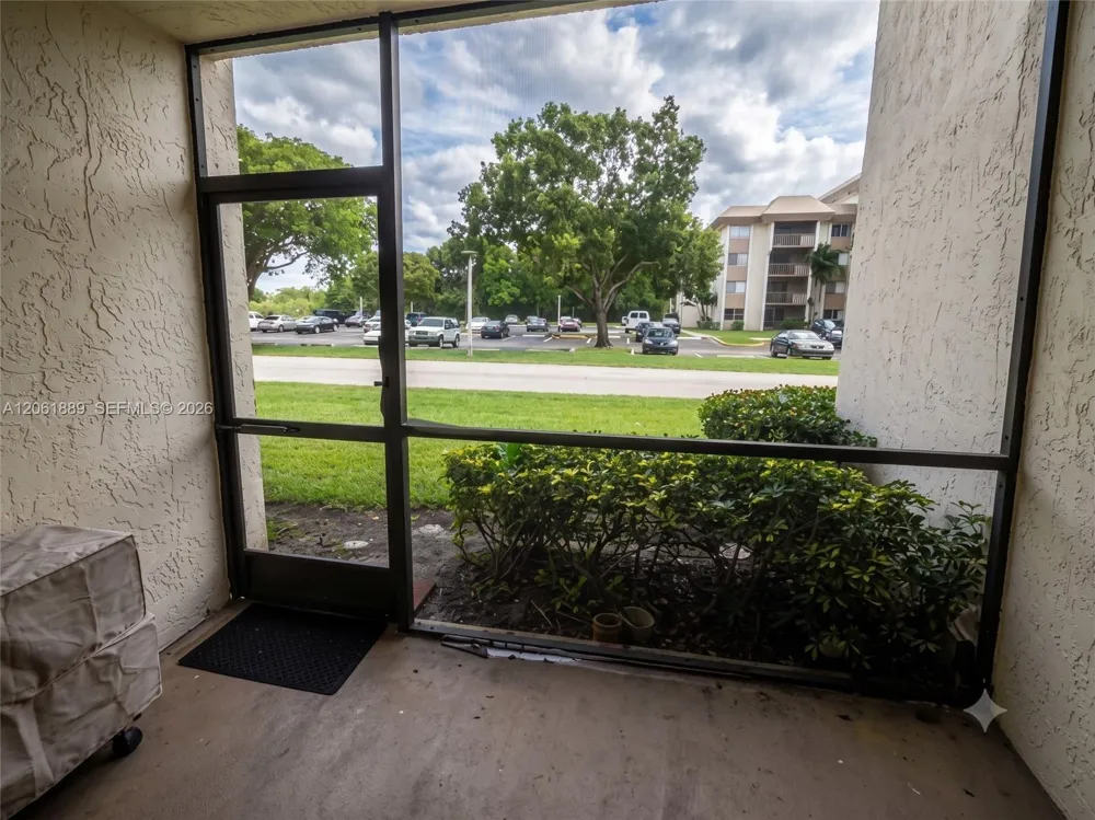 731 Pine Island Rd #102 Plantation, FL 33324