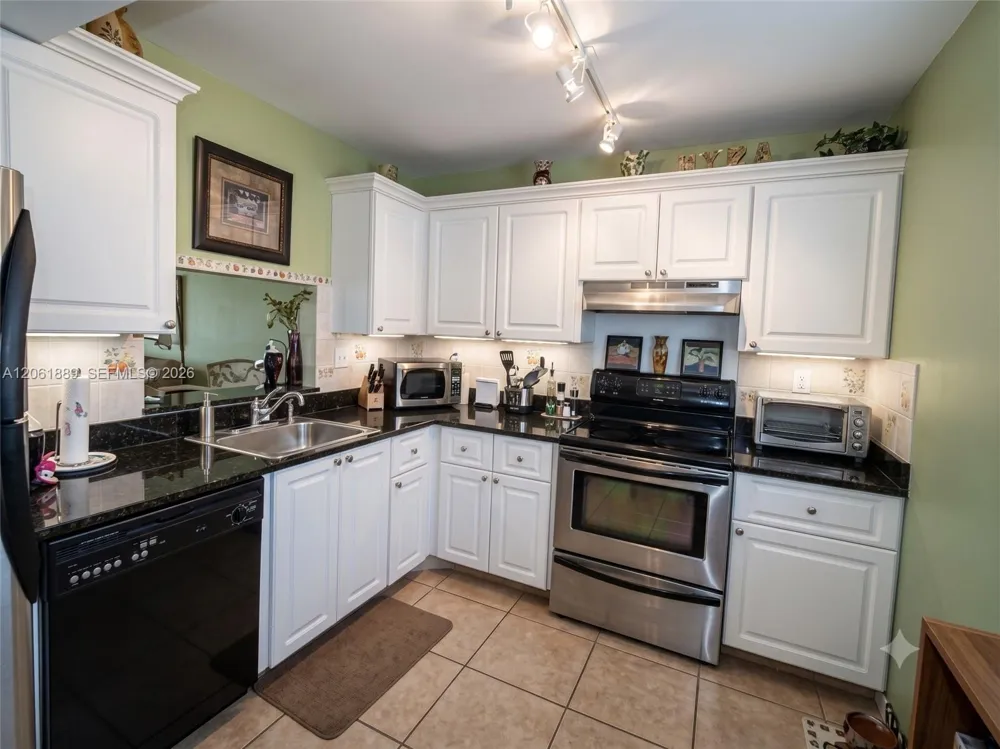 731 Pine Island Rd #102 Plantation, FL 33324