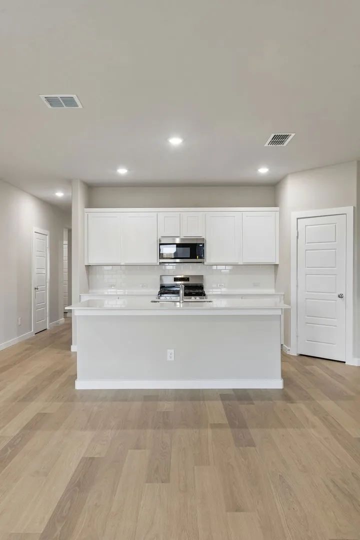 6648 Valley Lake Lane Crowley, TX 76123