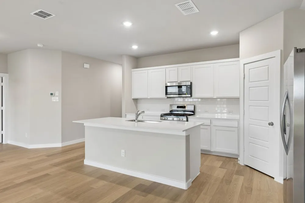 6648 Valley Lake Lane Crowley, TX 76123