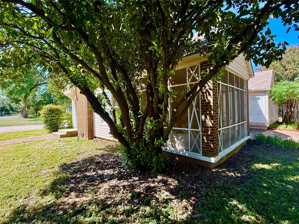 2700 Elizabeth Drive Brownwood, TX 76801
