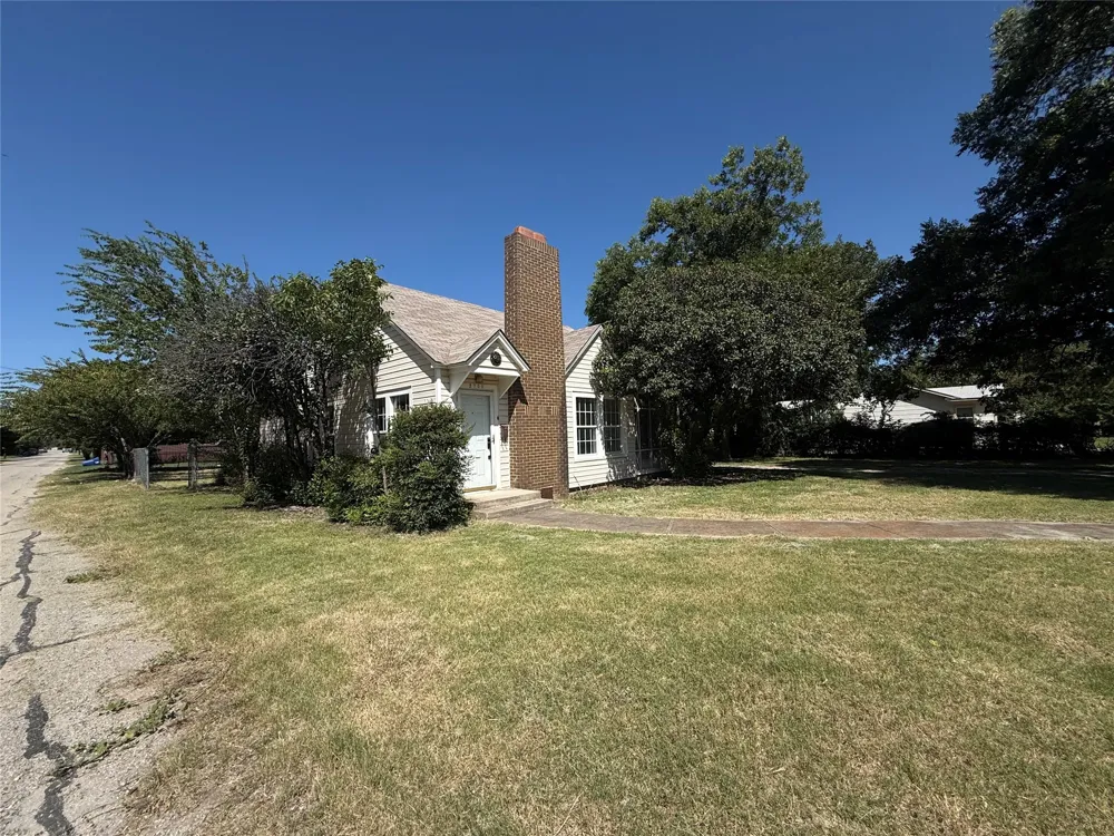 2700 Elizabeth Drive Brownwood, TX 76801