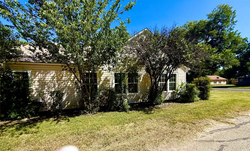 2700 Elizabeth Drive Brownwood, TX 76801