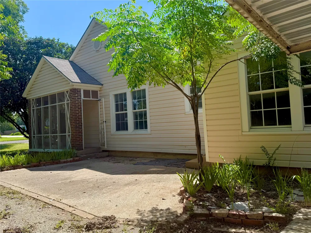 2700 Elizabeth Drive Brownwood, TX 76801