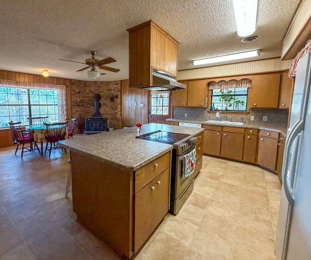 301 Paul Poe Road Livingston, TX 77351