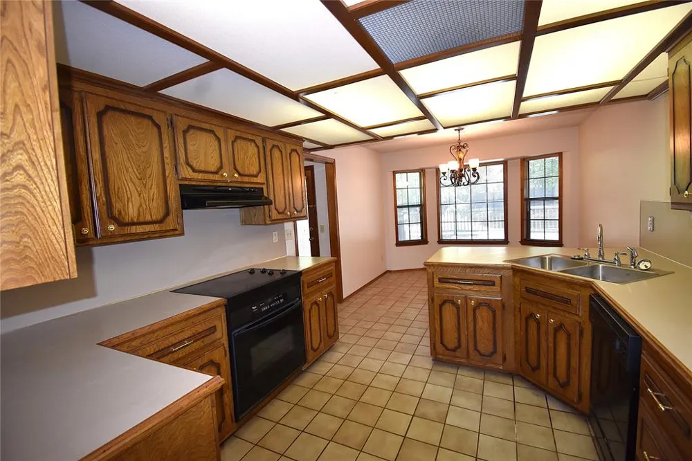 2449 Whispering Oak Drive Seminole, OK 74868