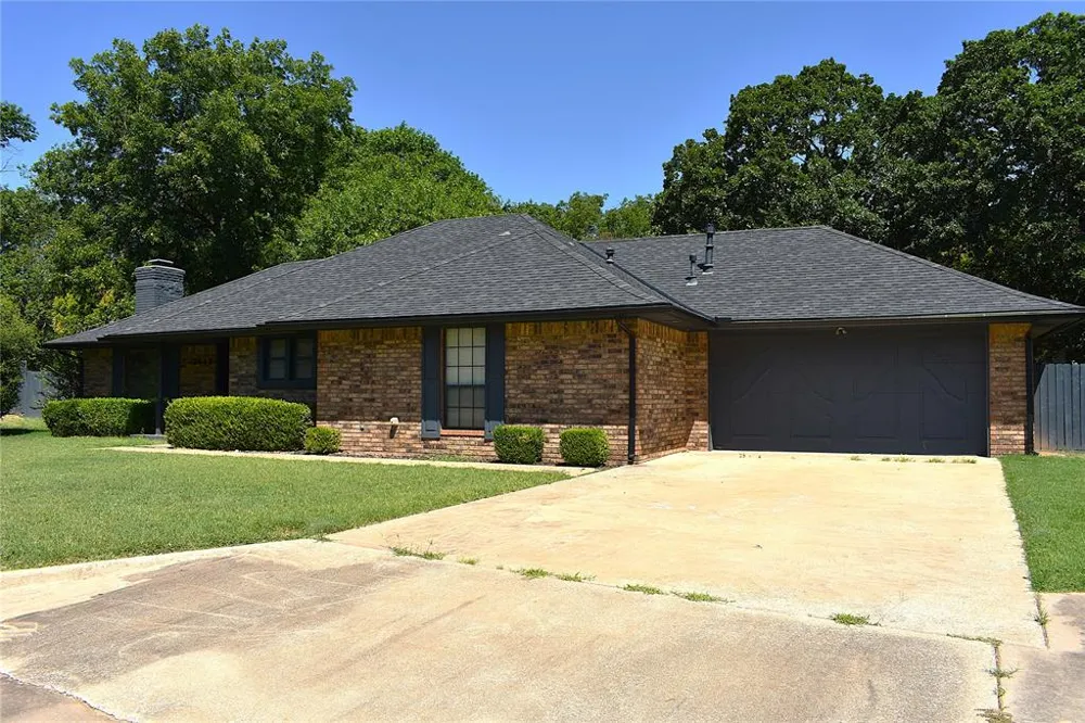 2449 Whispering Oak Drive Seminole, OK 74868
