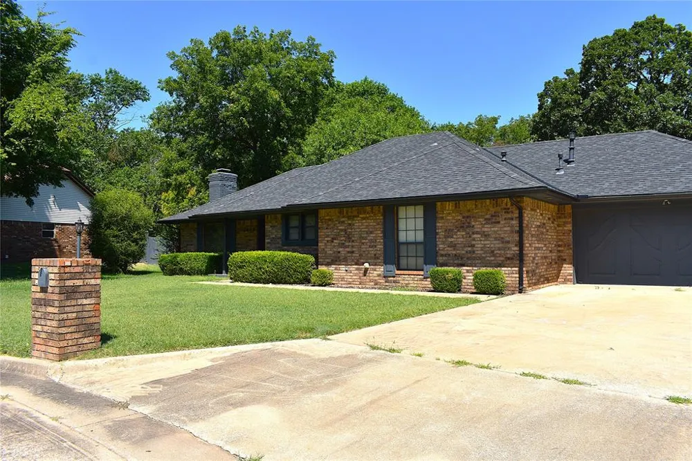 2449 Whispering Oak Drive Seminole, OK 74868