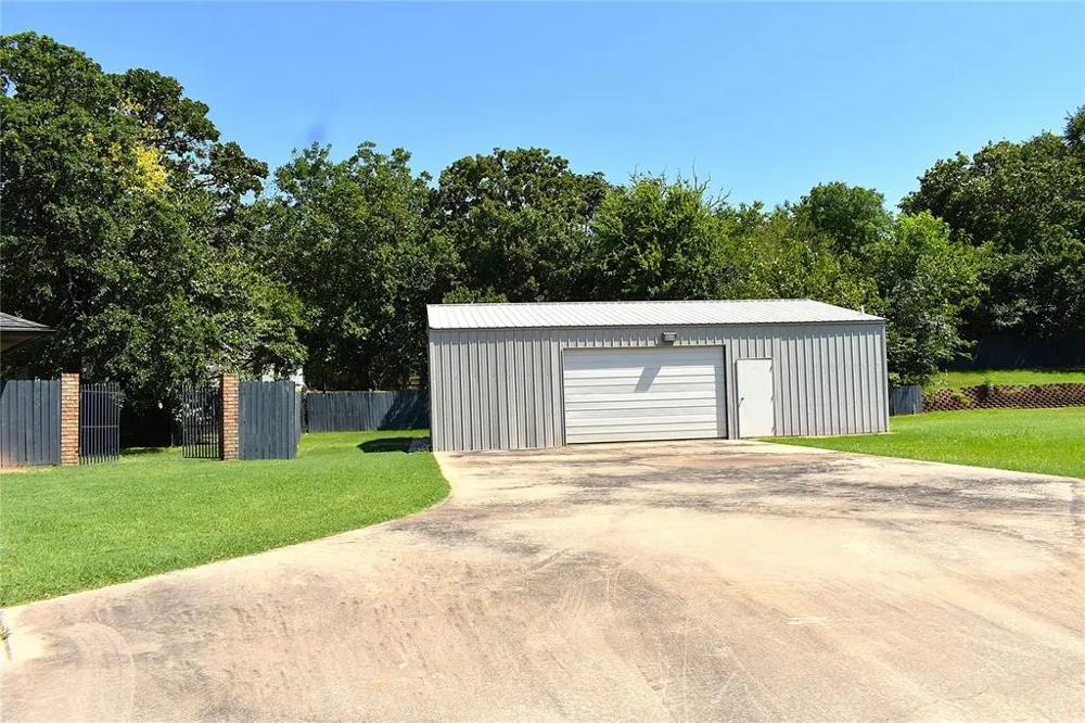 2449 Whispering Oak Drive Seminole, OK 74868