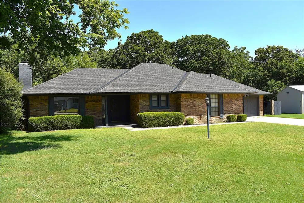 2449 Whispering Oak Drive Seminole, OK 74868