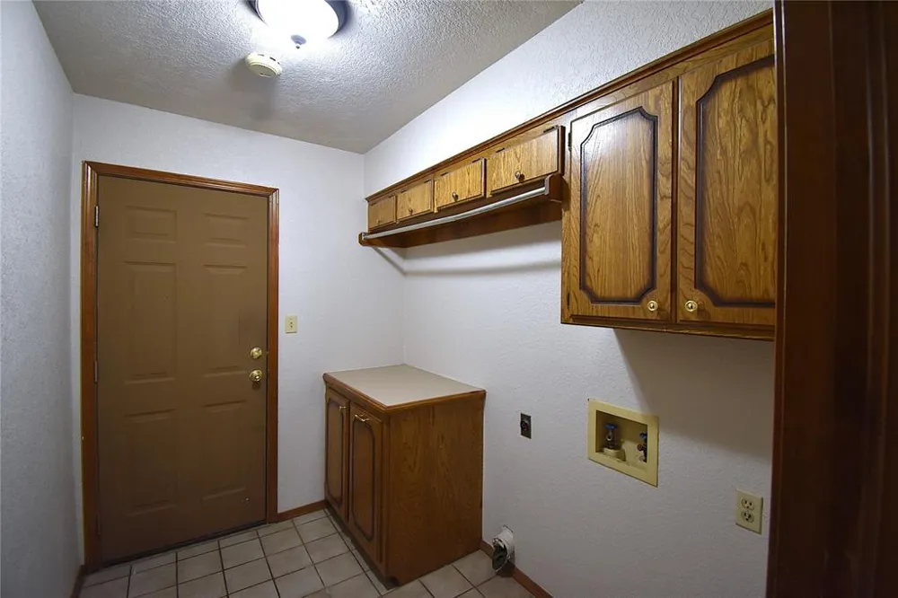 2449 Whispering Oak Drive Seminole, OK 74868