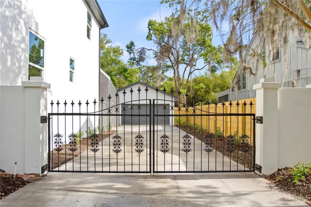 1368 HIBISCUS AVENUE Winter Park, FL 32789