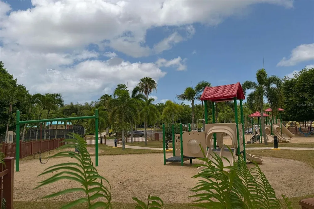 Bloque LN SOLAR 27 Caguas, PR 00727