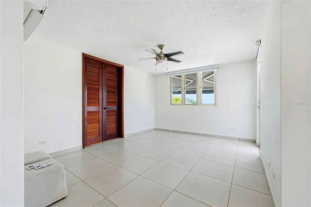 Bloque LN SOLAR 27 Caguas, PR 00727