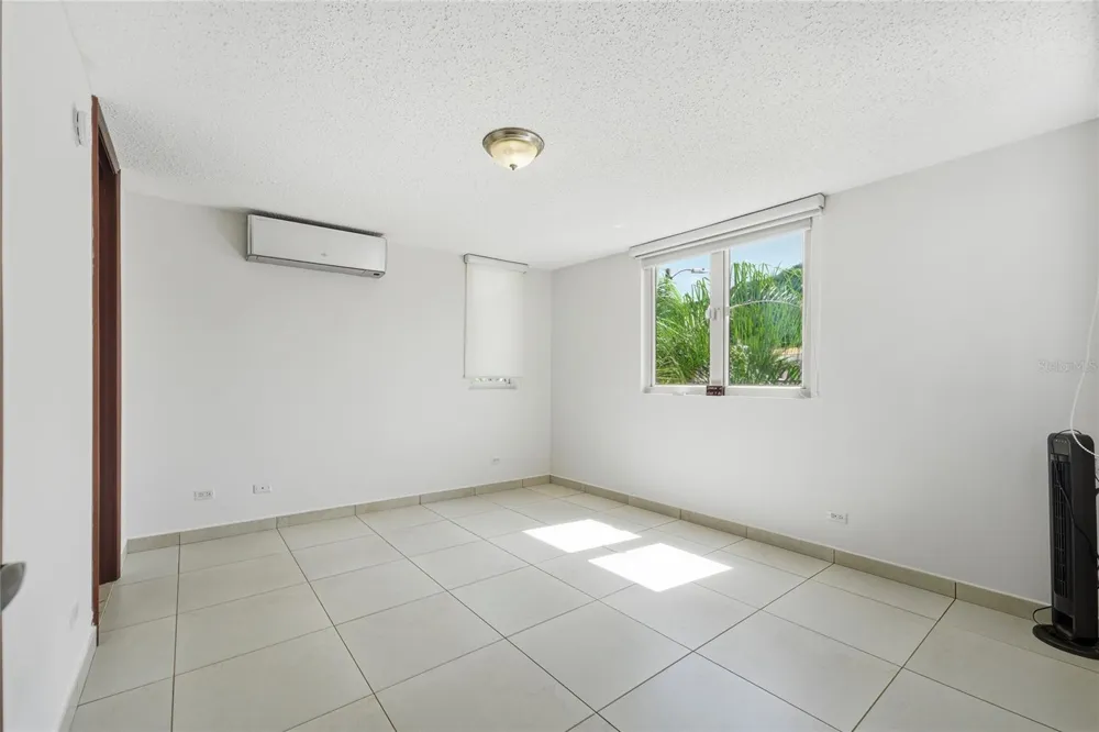 Bloque LN SOLAR 27 Caguas, PR 00727