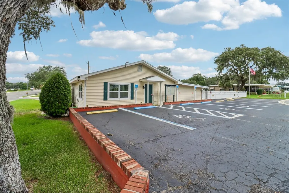 2341 W COACH N FOUR DRIVE Leesburg, FL 34748