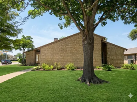 936 E Berkeley Drive