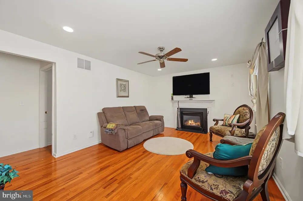 20 GOLF DRIVE Mays Landing, NJ 08330