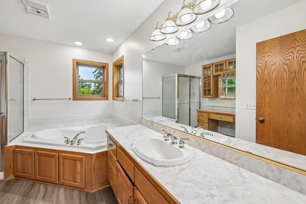 597 Viking Drive E Little Canada, MN 55117