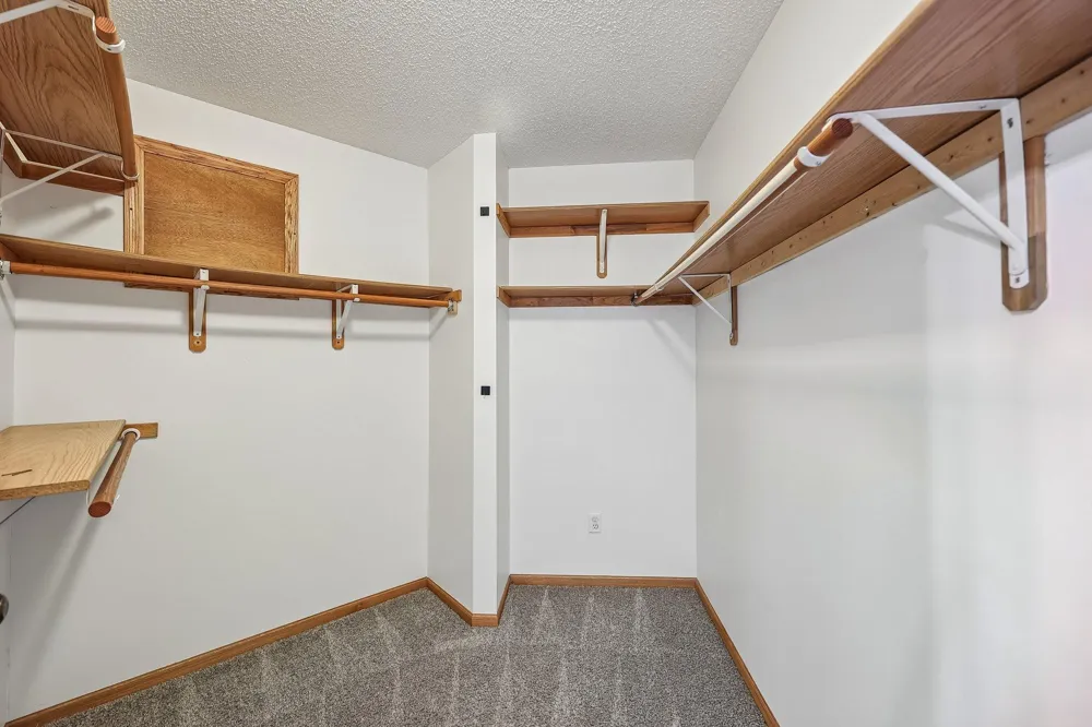 597 Viking Drive E Little Canada, MN 55117
