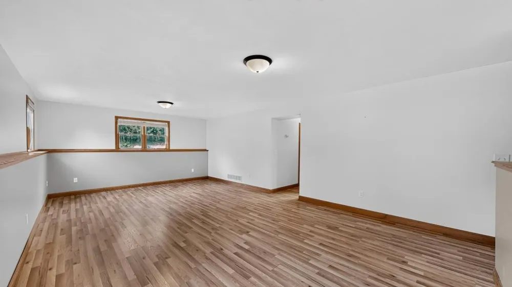 290 5th Avenue SE Plainview, MN 55964
