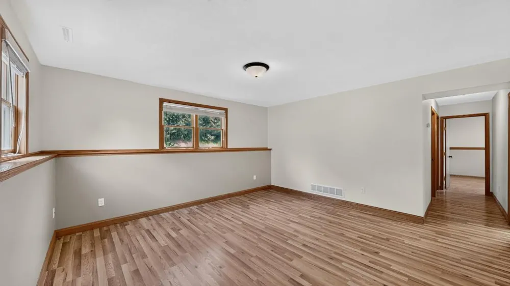 290 5th Avenue SE Plainview, MN 55964