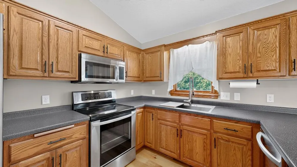 290 5th Avenue SE Plainview, MN 55964