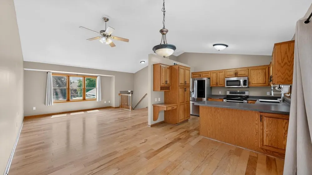 290 5th Avenue SE Plainview, MN 55964