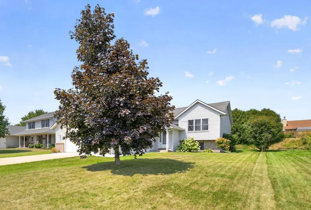 290 5th Avenue SE Plainview, MN 55964